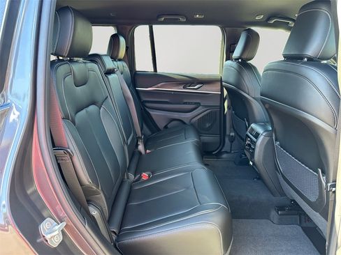 New 2025 Jeep Grand Cherokee Limited w/ Black Appearance Package image 13