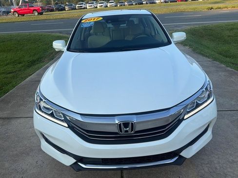 Used 2017 Honda Accord EX image 6