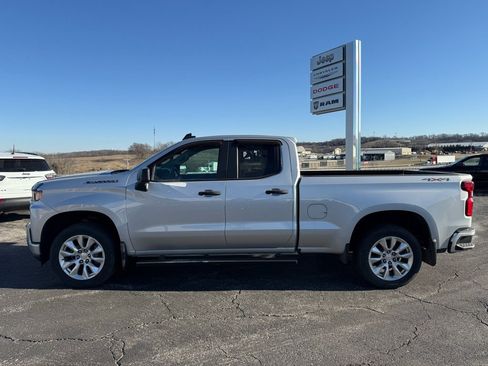 Used 2020 Chevrolet Silverado 1500 Custom w/ Custom Value Package image 1