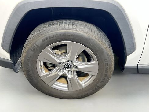 Used 2022 Toyota RAV4 XLE w/ Convenience Package image 13