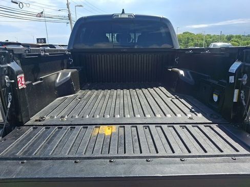 Used 2022 Toyota Tacoma TRD Off-Road w/ Technology Package AWD/4WD image 28