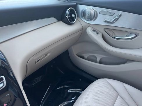 Used 2017 Mercedes-Benz GLC 300 4MATIC image 24