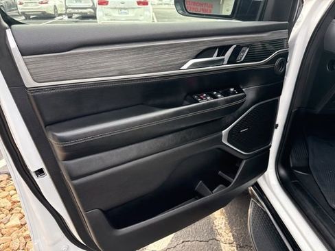 Used 2023 Jeep Wagoneer L Series II image 13