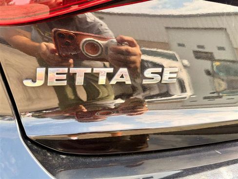 Used 2017 Volkswagen Jetta SE FWD image 36