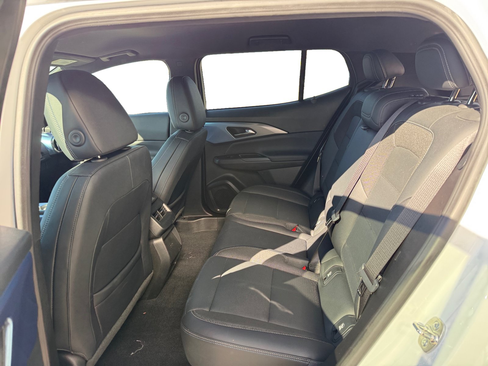 Used 2024 Chevrolet Equinox EV LT FWD image 16
