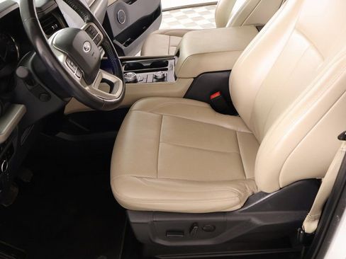Used 2023 Ford Expedition Max XLT image 11
