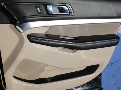 Used 2018 Ford Explorer FWD image 9