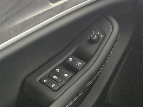 New 2025 Jeep Grand Cherokee Limited image 17