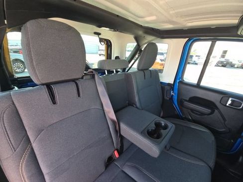 Used 2024 Jeep Wrangler Unlimited w/ Convenience Group AWD/4WD image 15