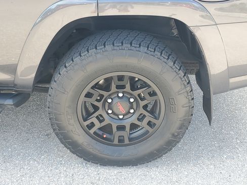 Used 2022 Toyota 4Runner SR5 image 11