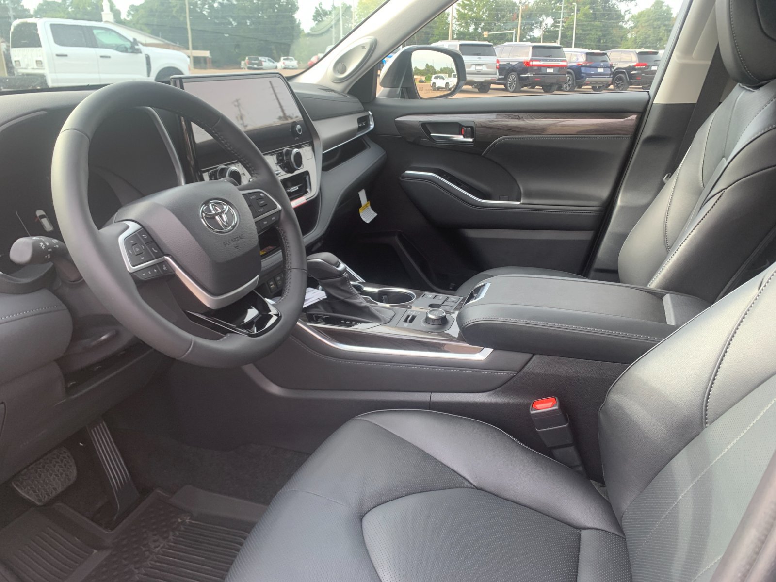New 2026 Toyota Highlander Limited AWD/4WD image 10