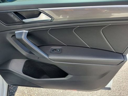 Used 2024 Volkswagen Tiguan SE R-Line image 8