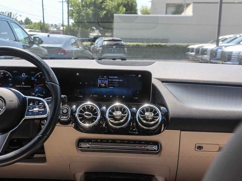 Used 2021 Mercedes-Benz GLA 250 4MATIC image 17