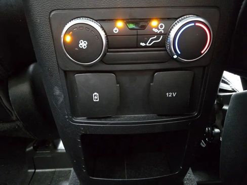 Used 2021 Ford Explorer XLT w/ Equipment Group 202A image 28