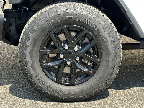 Used 2023 Jeep Gladiator Sport AWD/4WD image 35