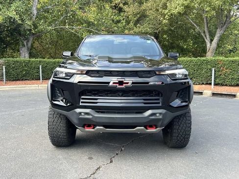 Used 2026 Chevrolet Colorado ZR2 w/ Technology Package AWD/4WD image 9