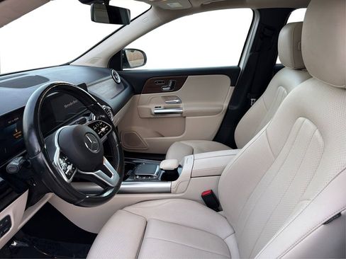 Used 2022 Mercedes-Benz GLA 250 4MATIC w/ Premium Package Lite image 10