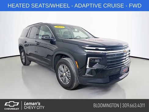Used 2025 Chevrolet Traverse LT image 1