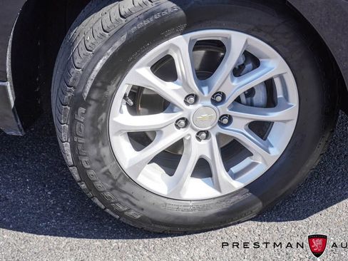 Used 2021 Chevrolet Equinox LS w/ LS Convenience Package AWD/4WD image 2