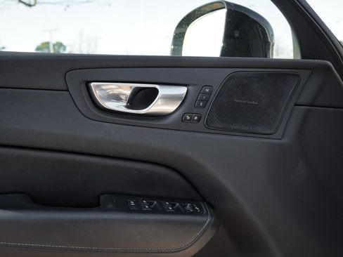 Used 2023 Volvo XC60 B5 Ultimate image 13