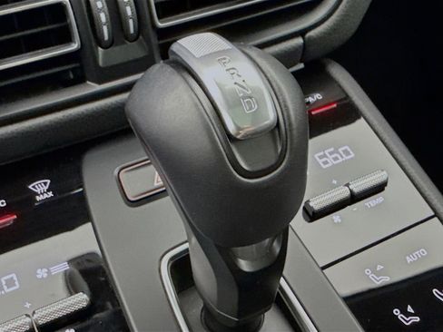 Certified 2025 Porsche Macan image 22