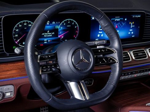 Used 2024 Mercedes-Benz GLS 450 4MATIC image 22