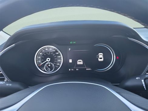 Used 2025 Genesis G70 2.5T image 10