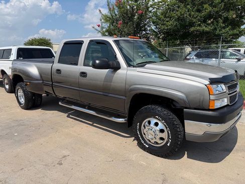 Used 2005 Chevrolet Silverado 3500 LT w/ Heavy-Duty Power Package AWD/4WD image 57