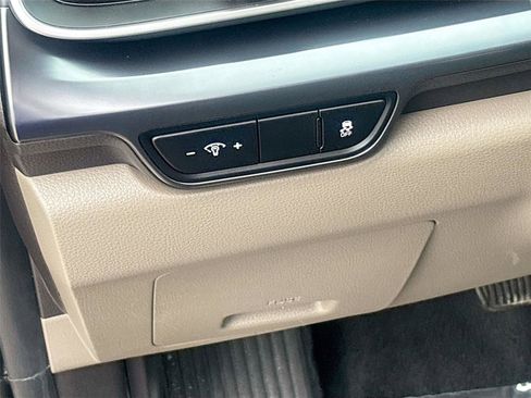 Used 2025 Kia Carnival FWD image 10