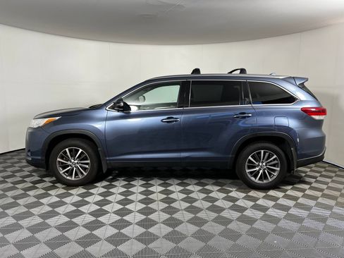 Used 2019 Toyota Highlander XLE AWD/4WD image 8