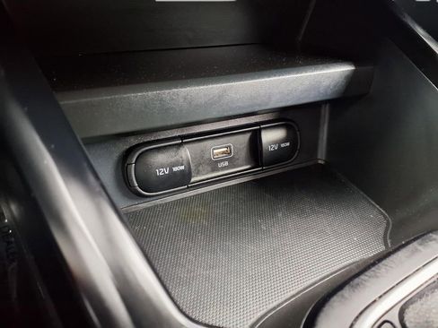 Used 2025 Kia Soul LX w/ LX Technology Package image 7