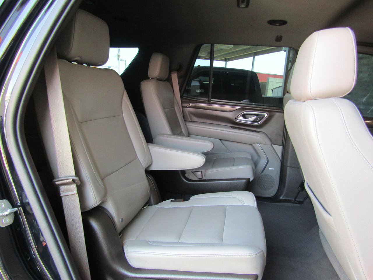 Used 2021 Chevrolet Tahoe Z71 w/ Z71 Off-Road Package AWD/4WD image 13
