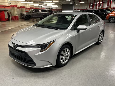 Used 2024 Toyota Corolla LE image 5