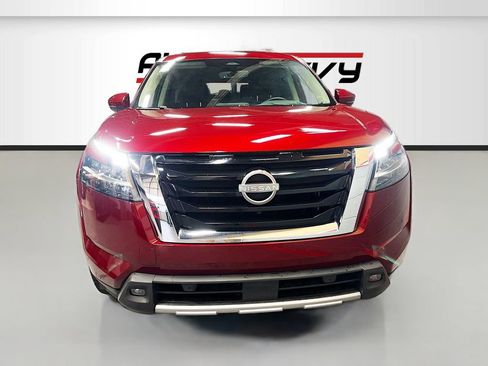 Used 2023 Nissan Pathfinder Platinum AWD/4WD image 2