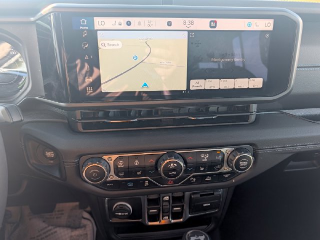 Used 2024 Jeep Wrangler High Altitude AWD/4WD image 18