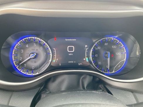 Certified 2024 Chrysler Pacifica Touring-L image 13