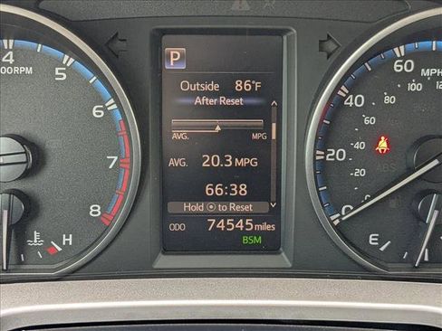Used 2018 Toyota RAV4 XLE FWD image 11