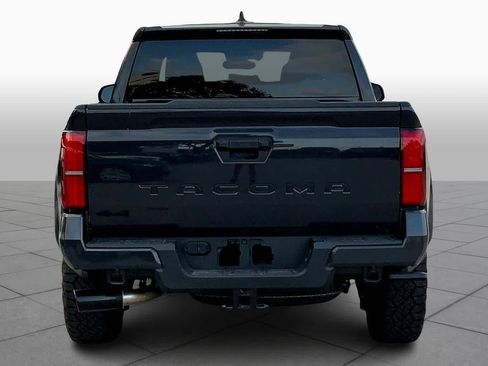 Used 2025 Toyota Tacoma TRD Sport AWD/4WD image 5