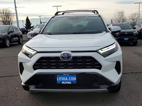 Used 2022 Toyota RAV4 SE image 3