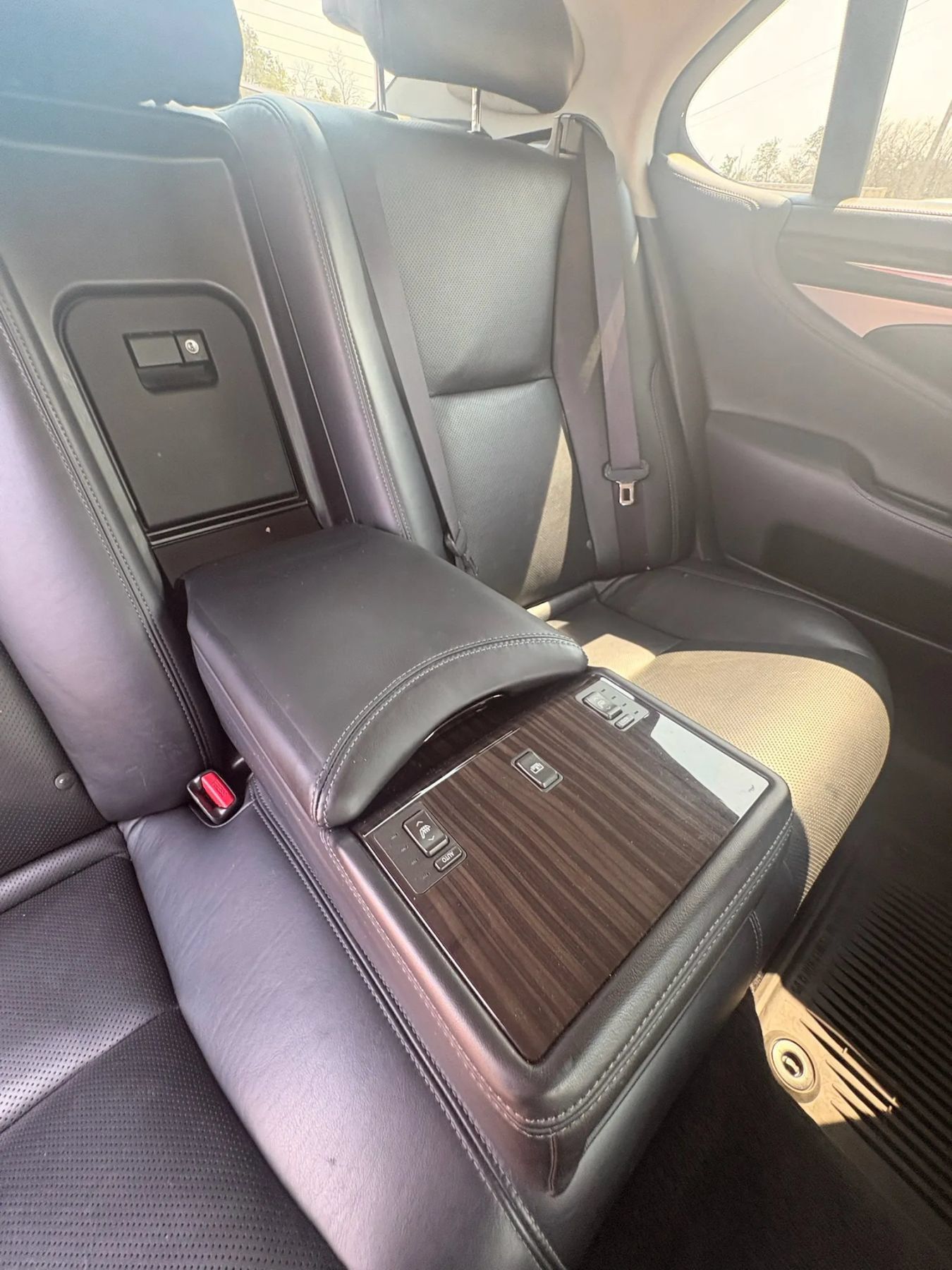 Used 2013 Lexus LS 460 AWD w/ Comfort Pkg image 37
