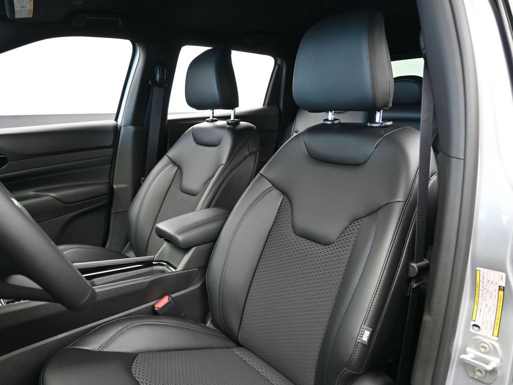 New 2026 Jeep Compass Latitude AWD/4WD image 10