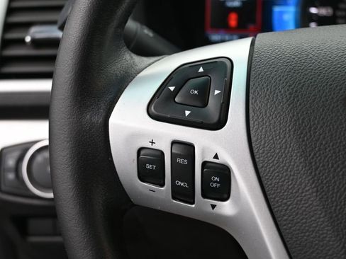 Used 2015 Ford Explorer XLT w/ Equipment Group 201B FWD image 32