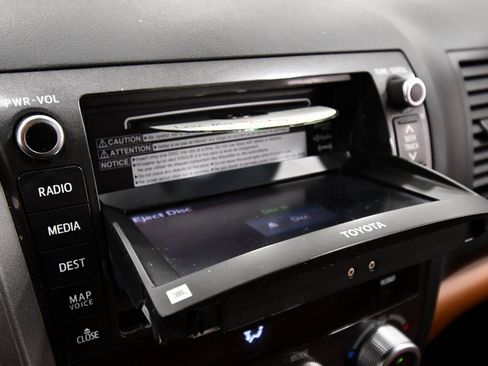 Used 2013 Toyota Sequoia Platinum image 29