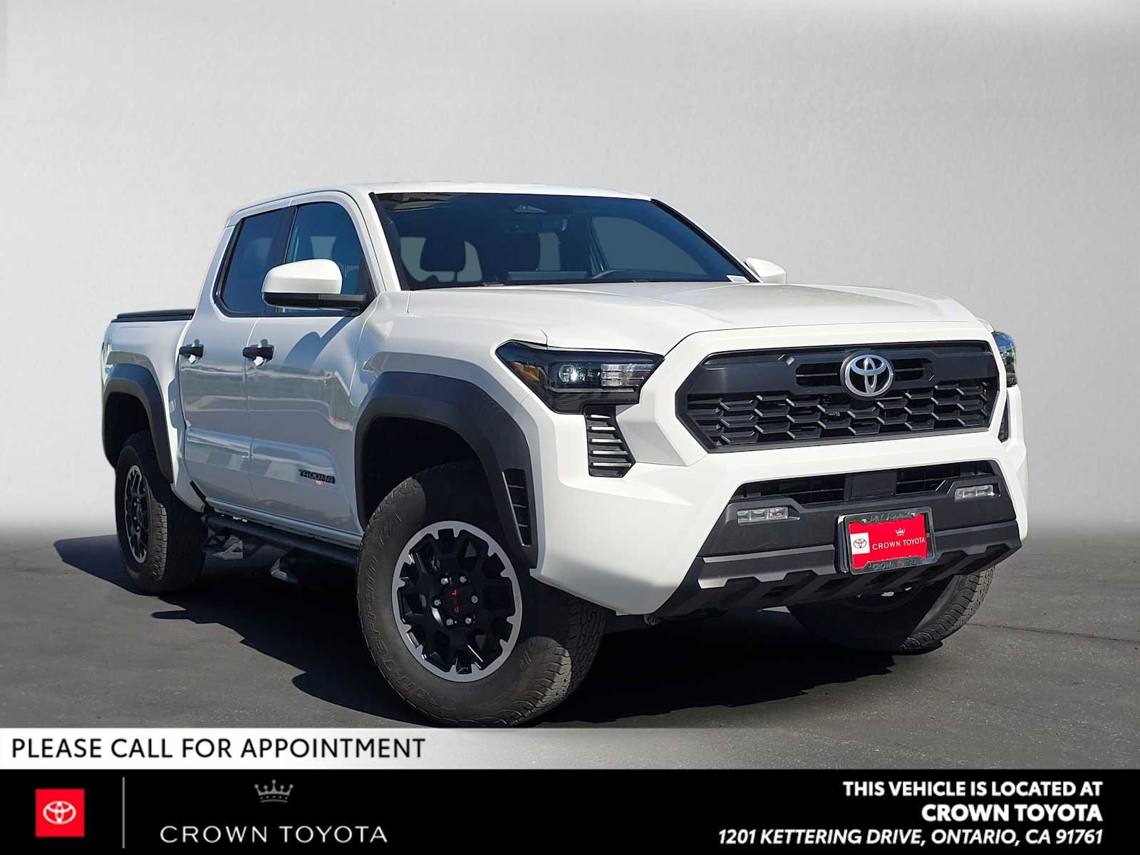 Certified 2025 Toyota Tacoma TRD Off-Road AWD/4WD image 1