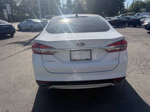 Used 2017 Ford Fusion SE FWD image 4