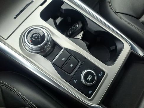 Used 2024 Ford Explorer XLT w/ Equipment Group 202A AWD/4WD image 20