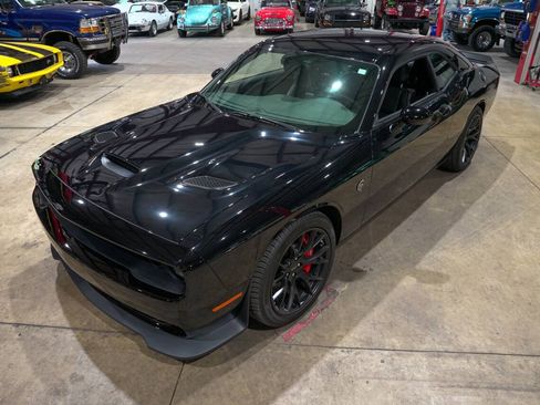 Used 2016 Dodge Challenger SRT Hellcat RWD image 15