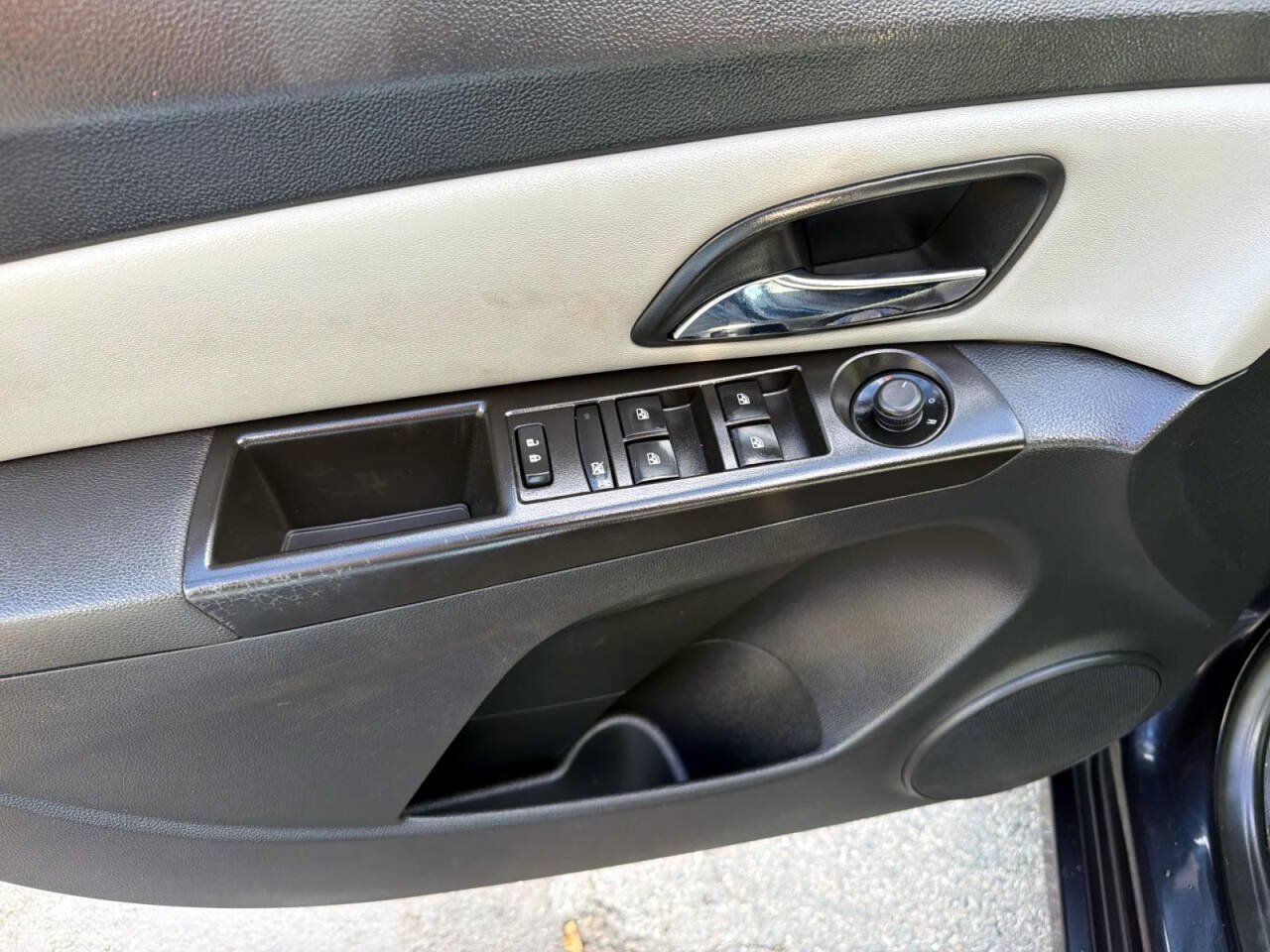 Used 2016 Chevrolet Cruze LS FWD image 10