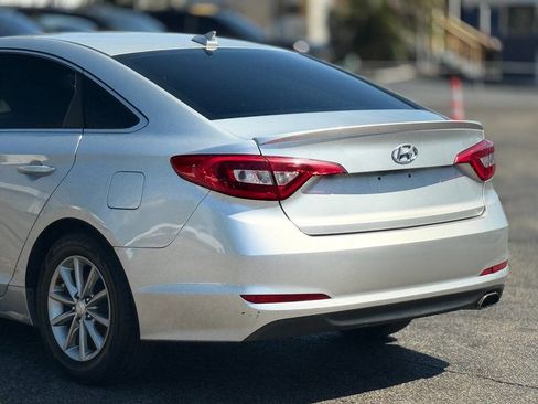 Used 2017 Hyundai Sonata SE image 6