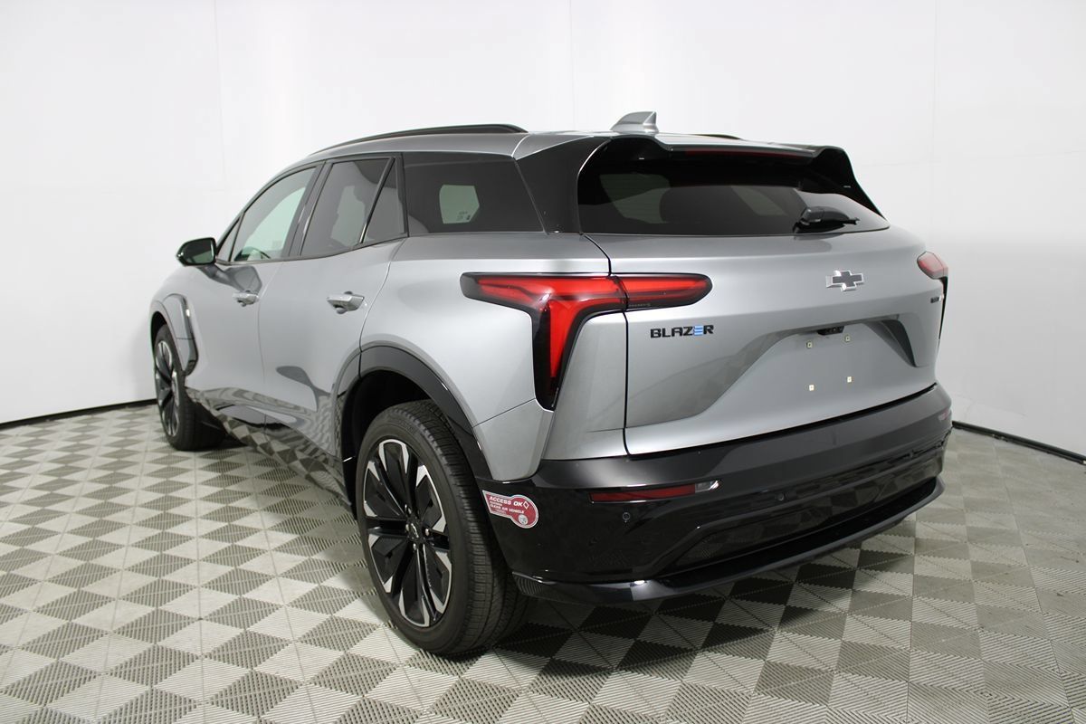 Used 2024 Chevrolet Blazer EV RS AWD/4WD image 32